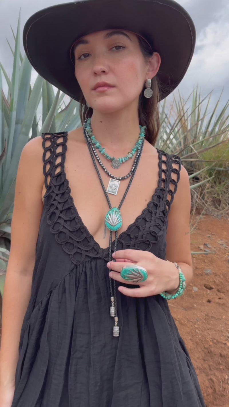 Collar Lotería Agave Maximiliana, joya de plata .925, con hematita – Gabriela Sánchez (vista 6)