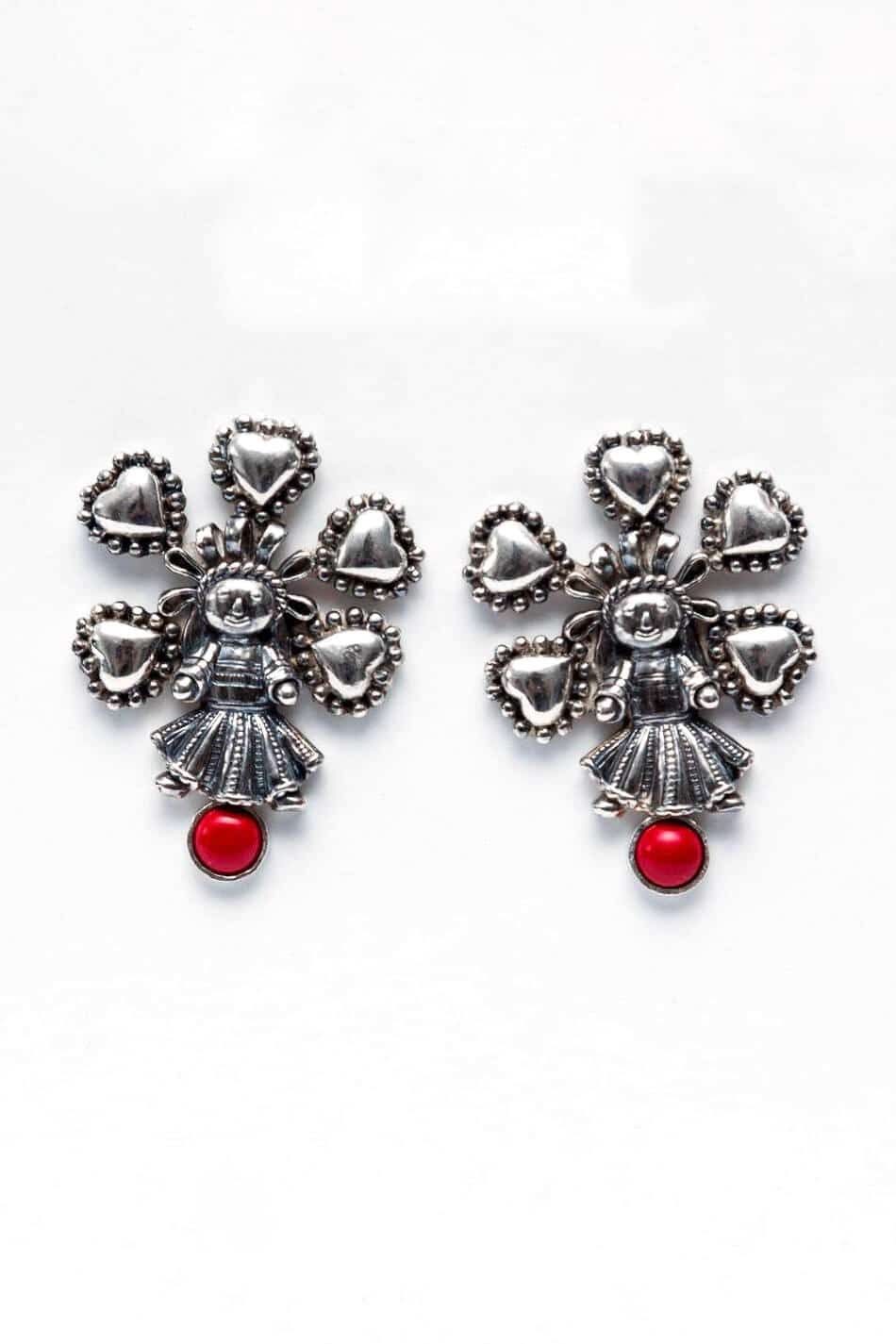 joyas mexicanas gabriela sanchez arete muneca mediana con corazon con puntos mini y bisel de coral aretes gabriela sanchez