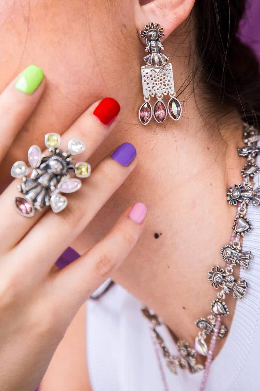 joyas mexicanas gabriela sanchez aretes muneca chica y papel picado y biseles de swarovski aretes gabriela sanchez 1